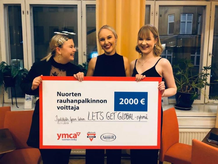 Nuorten rauhanpalkinnon voittanut Let's Get Global -ryhmä